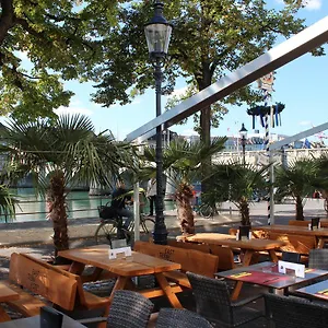 3* Szálloda East West